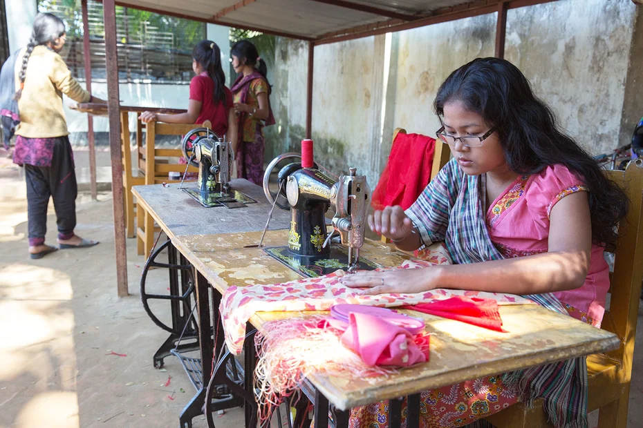 Mädchen Wohnheim Bangladesch Nähen